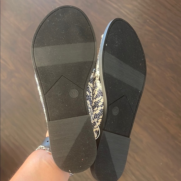 Universal Thread Black and White Woven Sandals - Picture 2 of 4